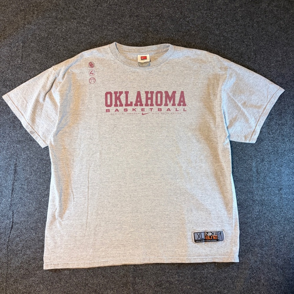 Nike Team Elite Oklahoma Basketball T-Shirt Gray Mens XL NCAA Sooners Graphic